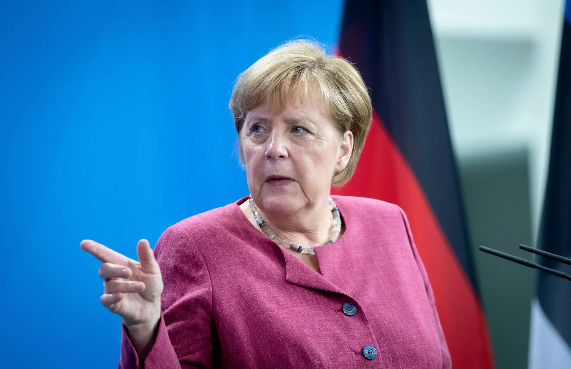 Afeganistão. Angela Merkel aberta ao acolhimento "controlado" de refugiados vulneráveis