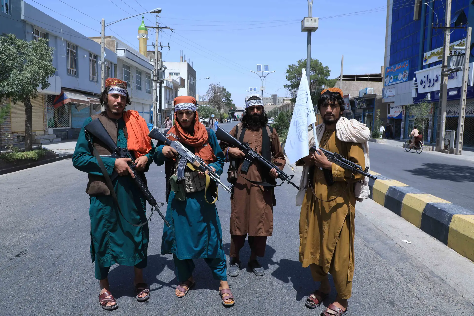 Combatentes talibãs, na cidade afegã de Herat