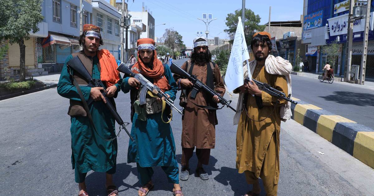 Estados-membros pedem acordo com talibãs para deportações: “o sistema de asilo continua a funcionar, mas há uma erosão a vários níveis”