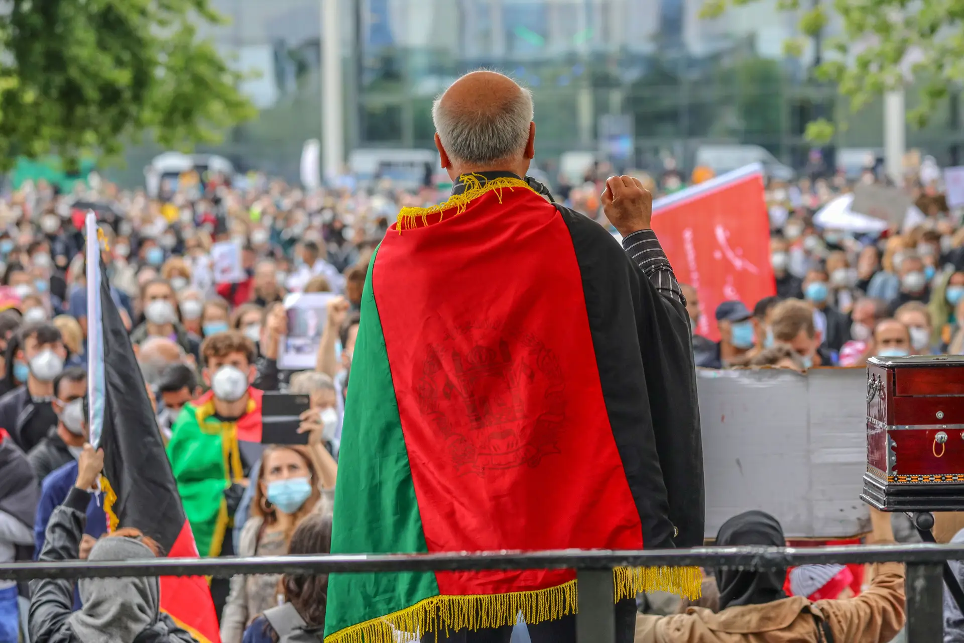 Afeganistão. Milhares protestam na Alemanha para exigir acolhimento de colaboradores afegãos