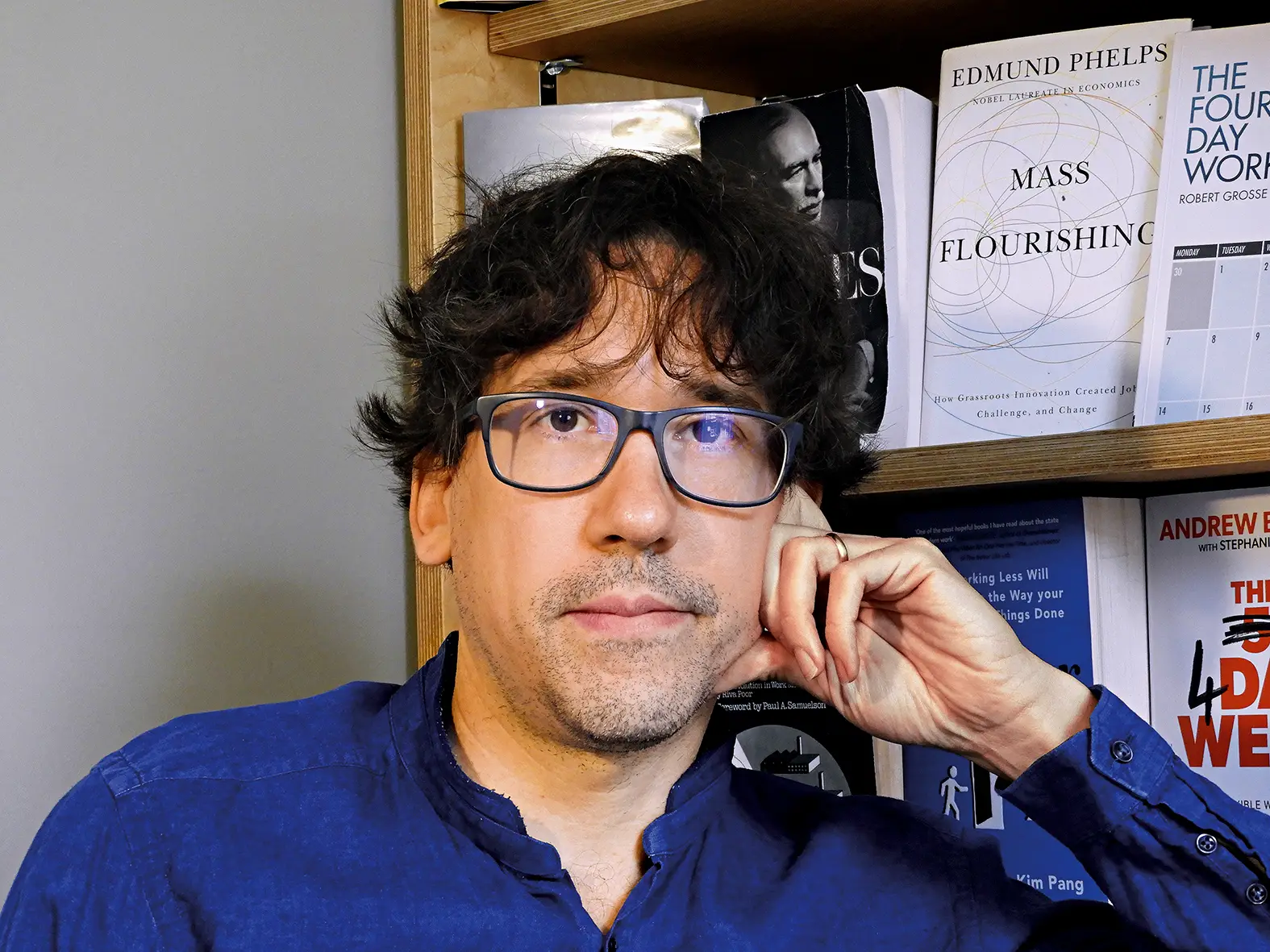 Pedro Gomes, autor do livro "Sexta-feira é o Novo Sábado" e coordenador do projeto-piloto