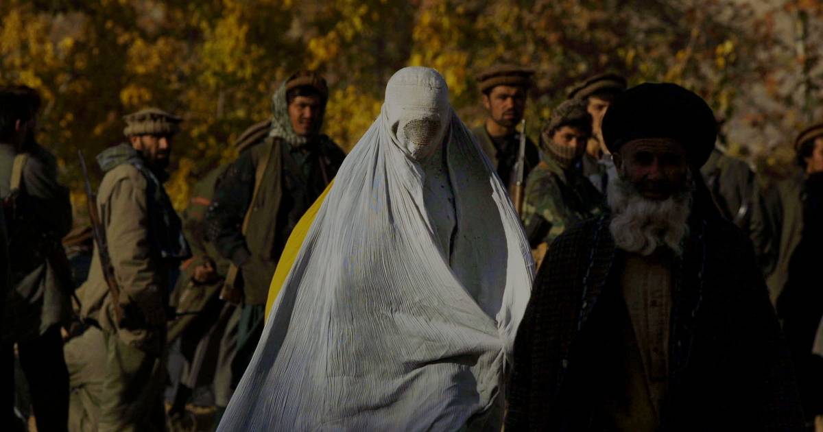 ONU pede aos talibãs que levantem restrições contra mulheres no Afeganistão