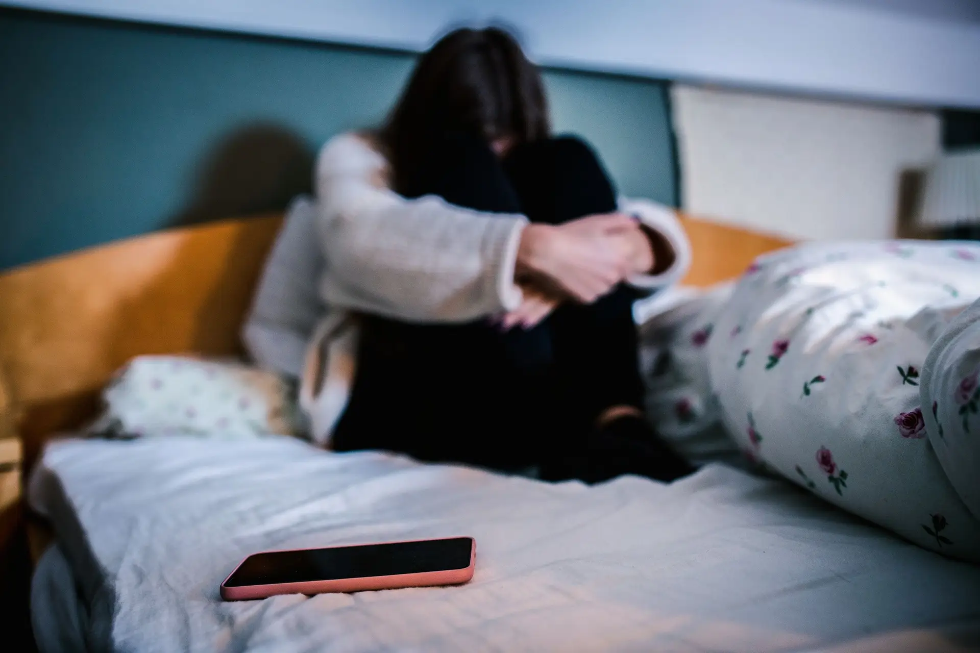 “É necessária uma cultura de prevenção sobre a partilha de conteúdo íntimo, da promoção de empatia e de denúncia de conteúdo abusivo para prevenir situações de bullying online”, alerta a investigadora do ISPA Raquel António