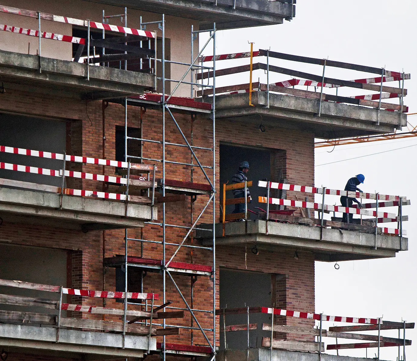“Saem centenas de Portugal e há obras públicas que não vão avançar”: trabalhadores da construção exigem aumentos e ameaçam com greve