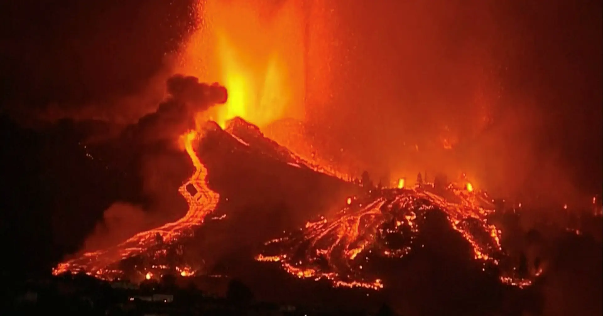 Erupción volcánica en la isla española de La Palma.  Autoridades prevén evacuar hasta 10.000 personas de La Palma