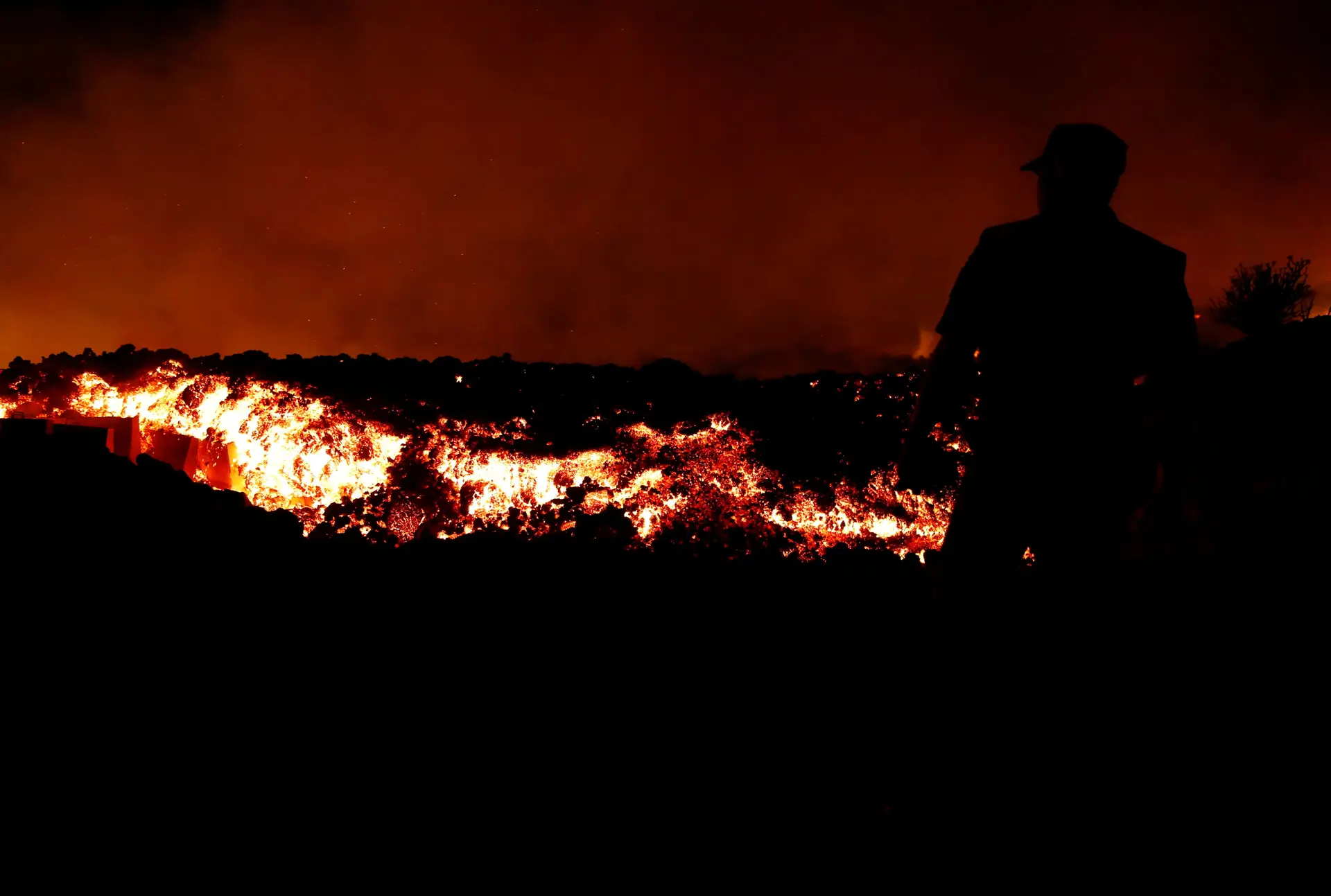  A lava regista uma temperatura de 1.075 graus Celsius