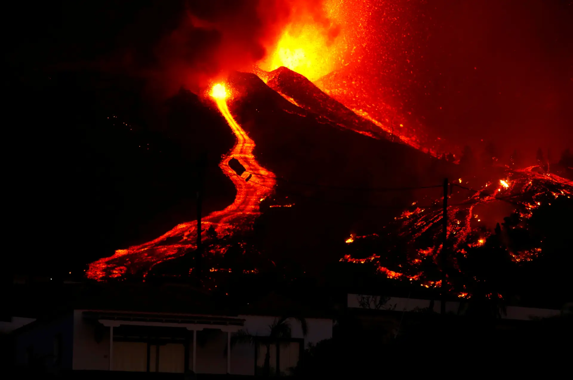 Cerca de 100 casas foram afetadas pela erupção