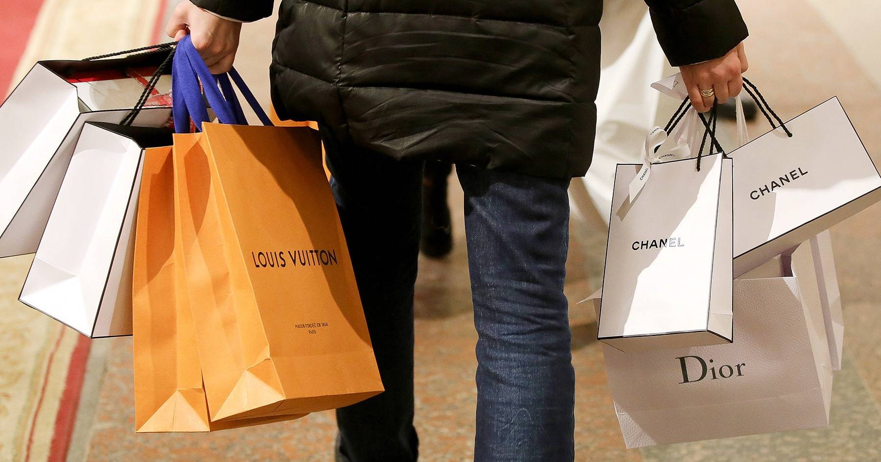 Un estudio dice que la clase media china está reduciendo el gasto en artículos de lujo