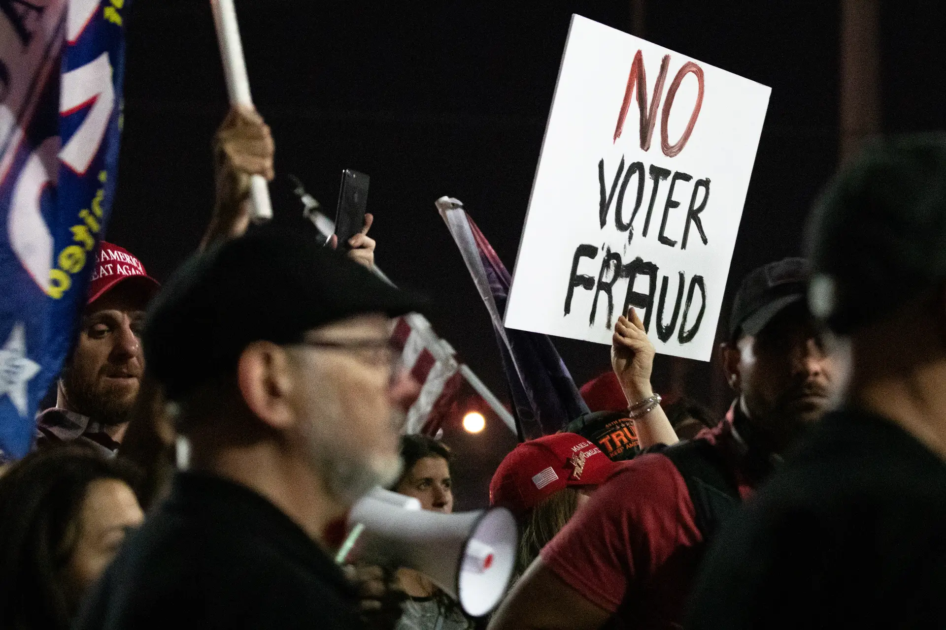 Muitos republicanos continuam a acreditar que Donald Trump foi "roubado" nas eleições e por isso perdeu a presidência