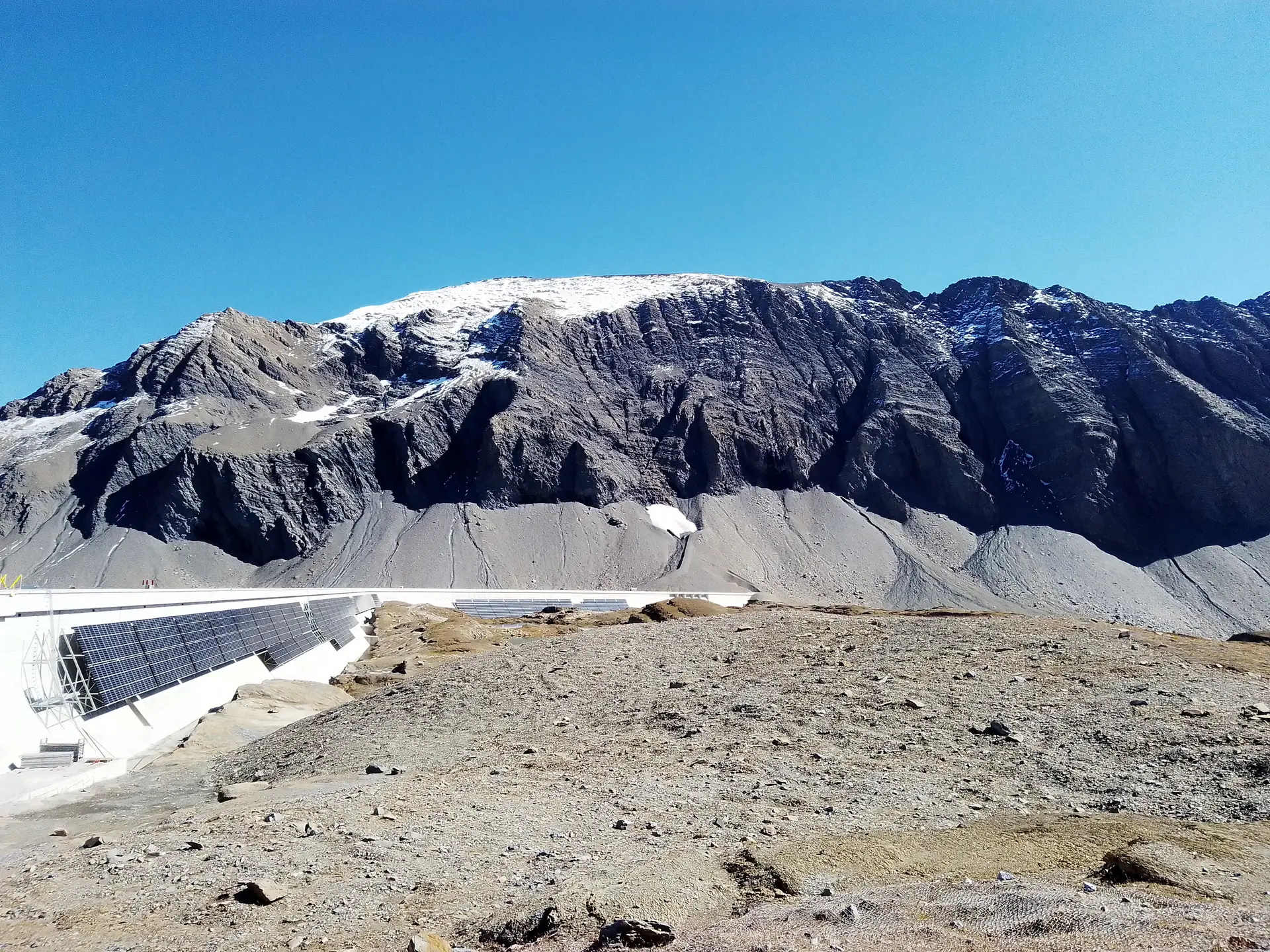 O projeto AlpinSolar, a 2500 metros de altitude, custou mais de 7 milhões de euros.
