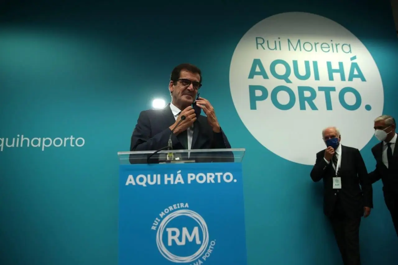 Porto. BE muda a geometria da oposição, estreia-se na Câmara e compromete absolutismo de Moreira
