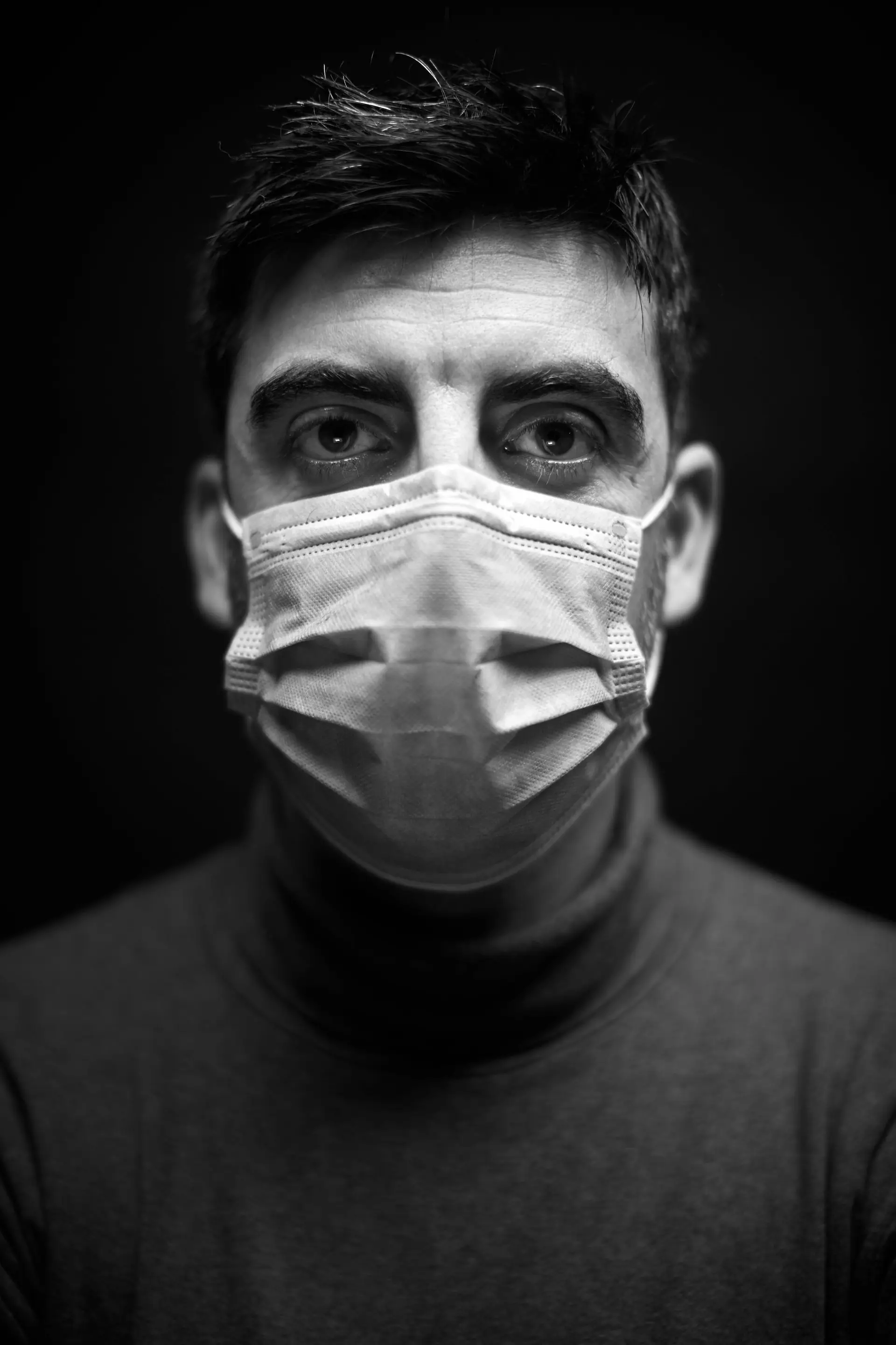 Excerto do texto "A linha de comboio": "Não há nada que possamos fazer para conhecer realmente alguém. Não há nada que um olhar possa cativar a não ser a sede de mistério. A minha parte está feita, cabe-te a ti escolher o futuro de uma alma..."