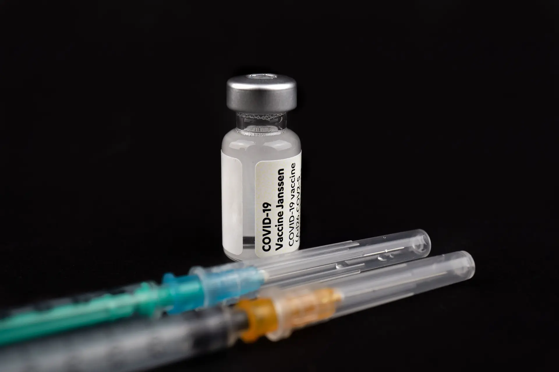 Covid-19: EMA inicia avaliação de uso de 2.ª dose de vacina Janssen
