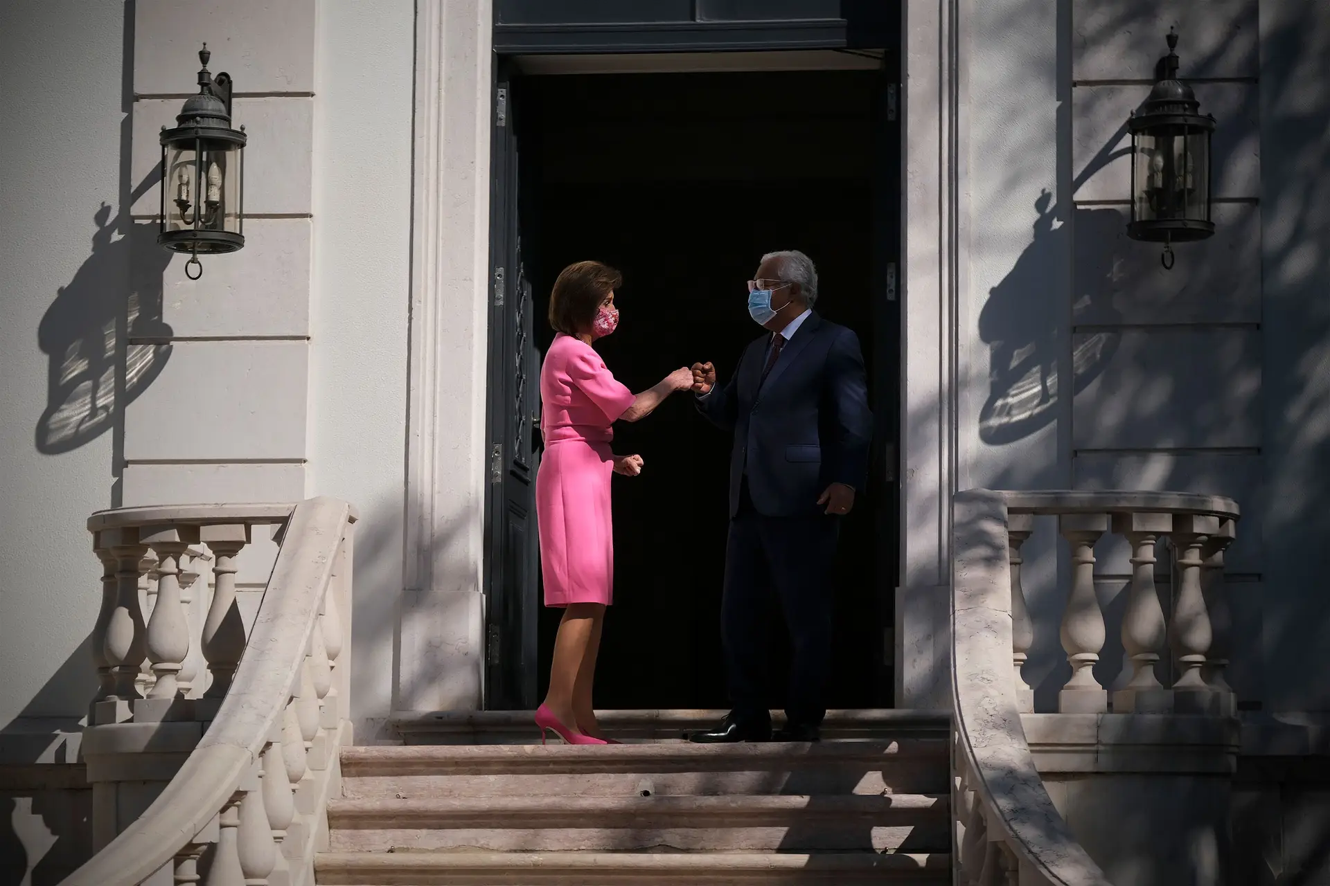 Sete horas, um prémio e três audiências. A breve passagem de Nancy Pelosi por Lisboa