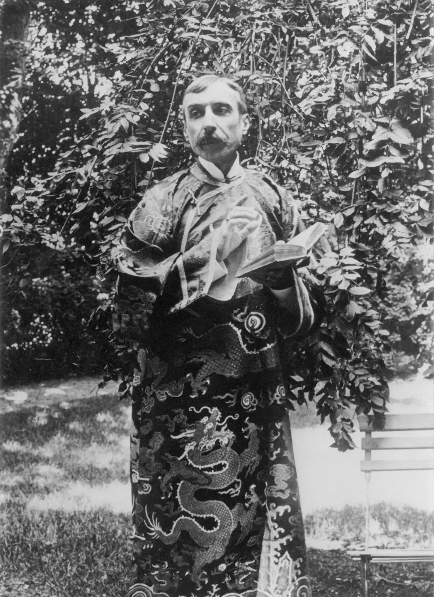 “Eça de Queiroz, 150 Anos”: nova descoberta sobre a vida do escritor ...