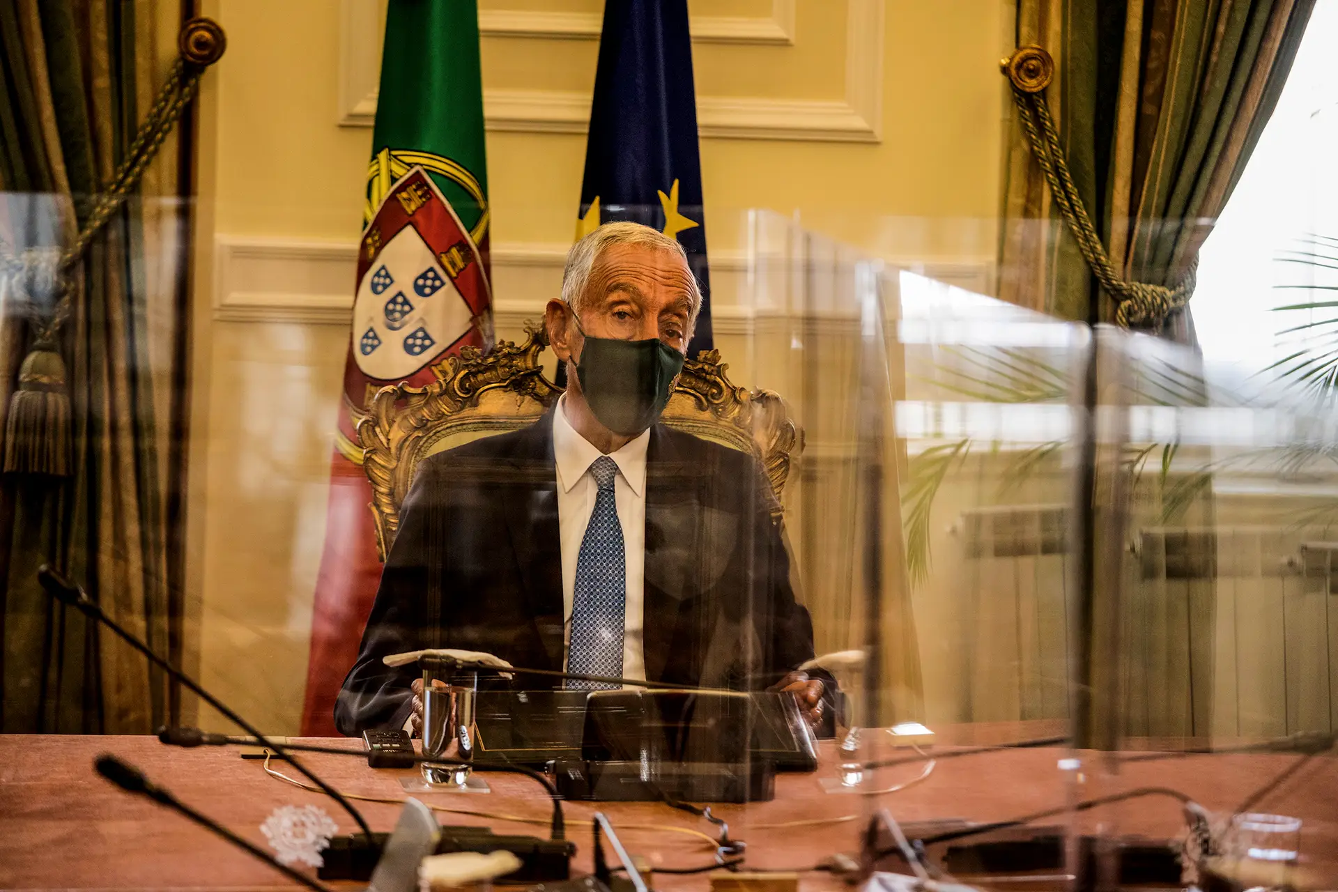AUDIÊNCIAS Rui Rio foi o primeiro a ir a Belém. Dispensado por Marcelo de salvar o OE-2022, admitiu haver 50% de hipóteses de uma crise política. Depois, os Verdes deixaram só críticas, assim como o Bloco e o PCP. As audiências deixaram Marcelo com os dados do jogo. Os próximos dias, até 27 de outubro, data de votação do OE na generalidade, serão de máxima tensão