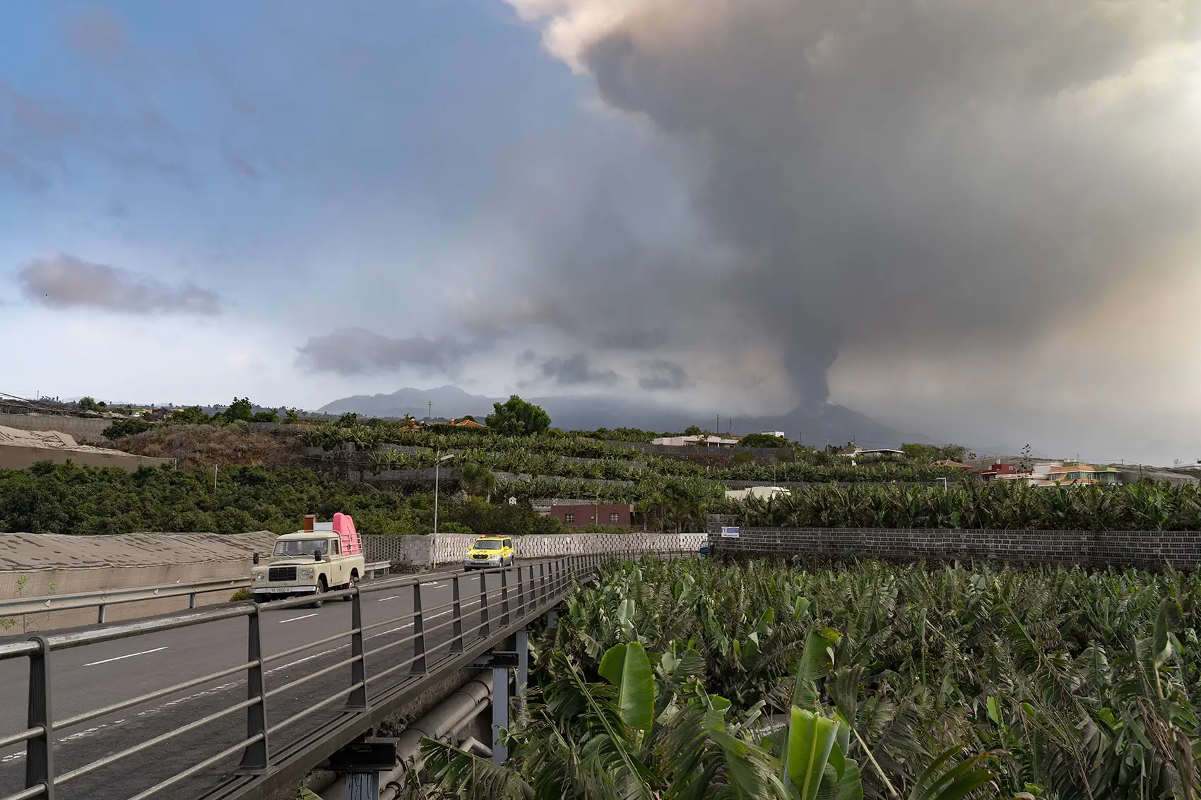 Erupção de lava em La Palma regista fortes explosões e voos são cancelados