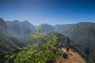 Turistas de várias origens estão a voltar à região numa fase em que são levantadas as restrições às viagens