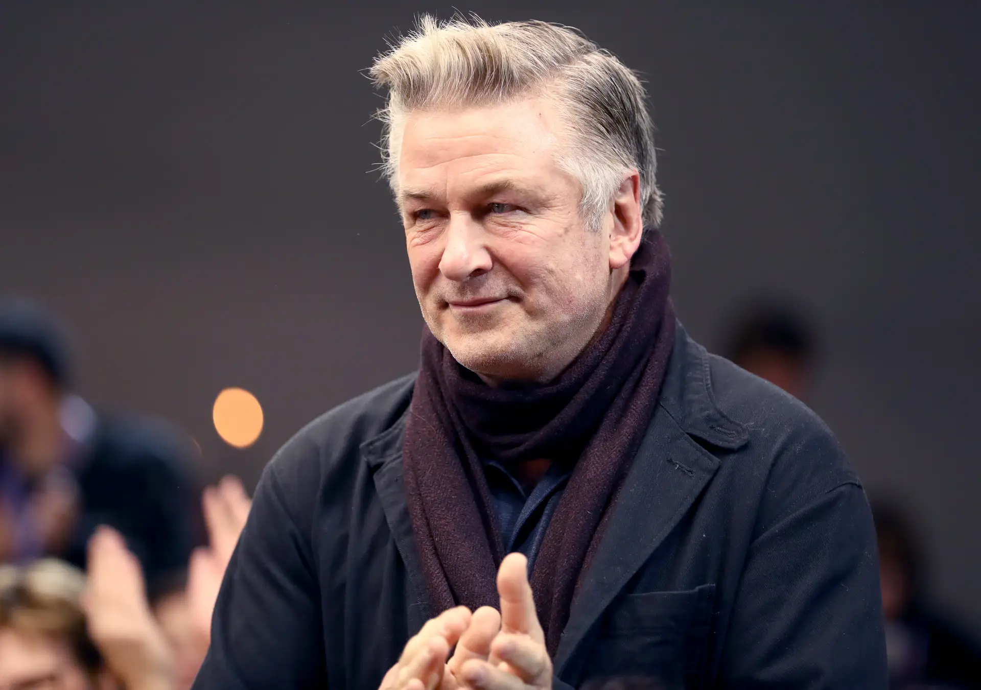 Alec Baldwin quebra o silêncio: “Não há palavras para expressar o meu choque e a minha tristeza em relação ao trágico acidente”