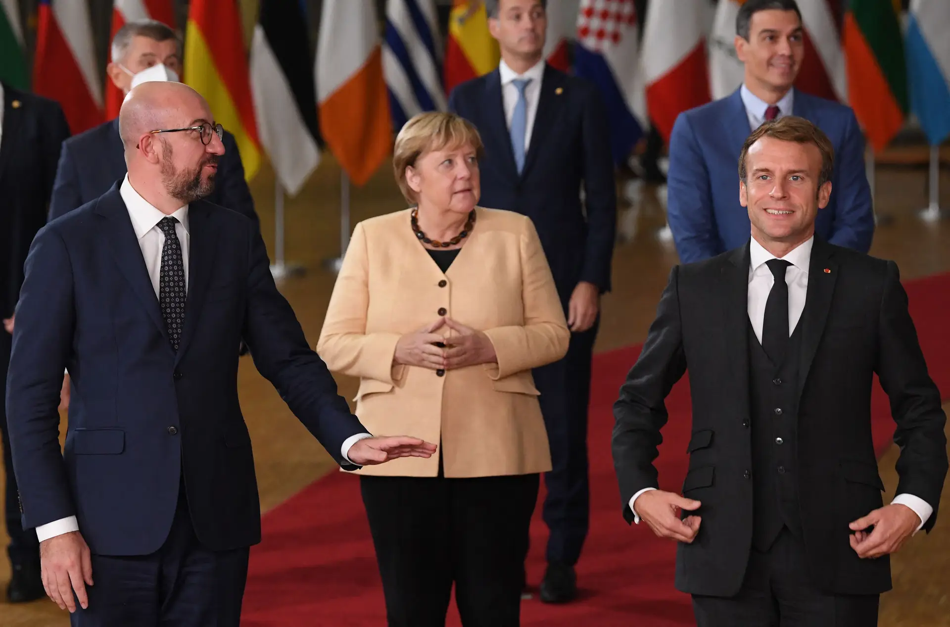 Chanceler alemã, Angela Merkel elogiada por dirigentes da União Europeia