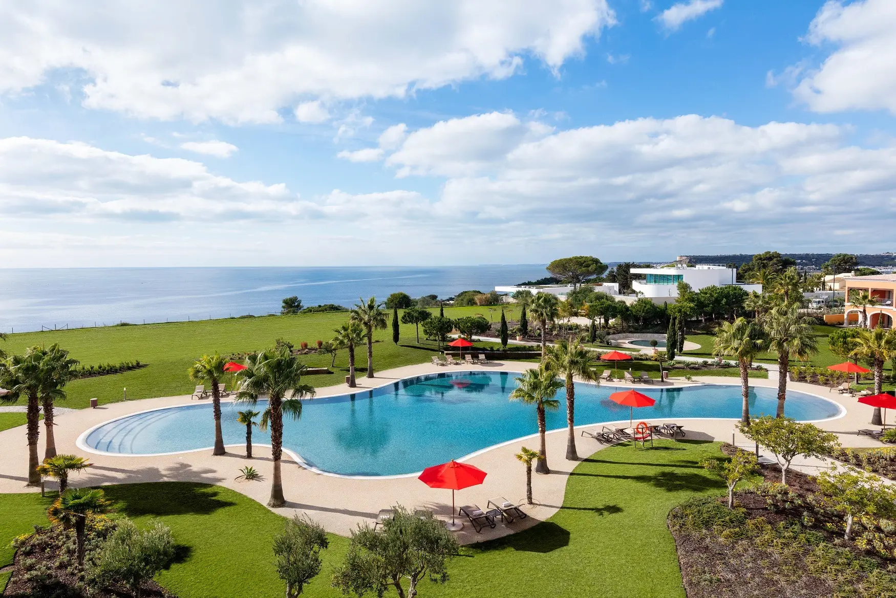 O Algarve foi eleito o melhor destino de praia na Europa em 2021, e o Cascade Welness em Lagos o melhor resort desportivo, nos Worls Travel Awards