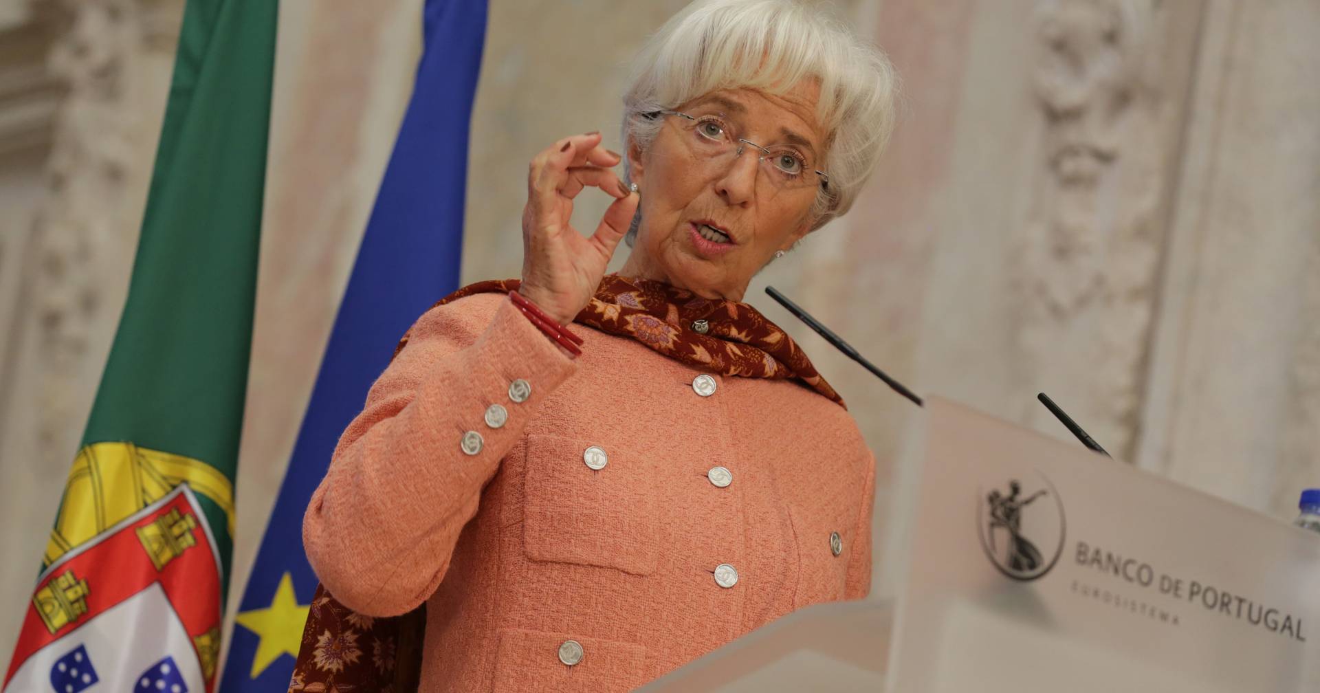 Lagarde Adianta Que Taxas De Juro Na Zona Euro N o Dever o Subir No 