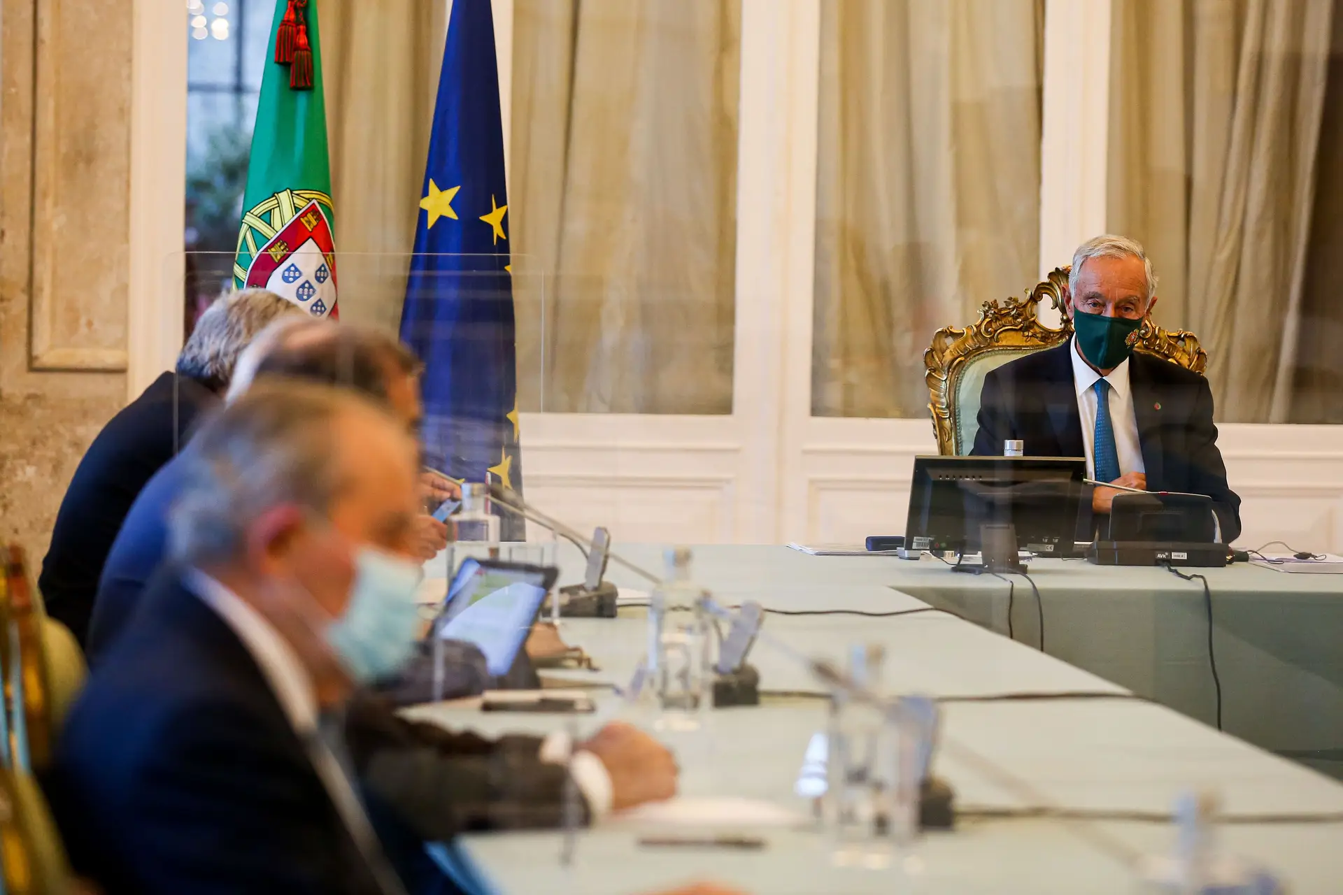 Conselho de Estado. Só Louçã e Domingos Abrantes foram contra a dissolução da AR, Cavaco defendeu eleições no fim de fevereiro