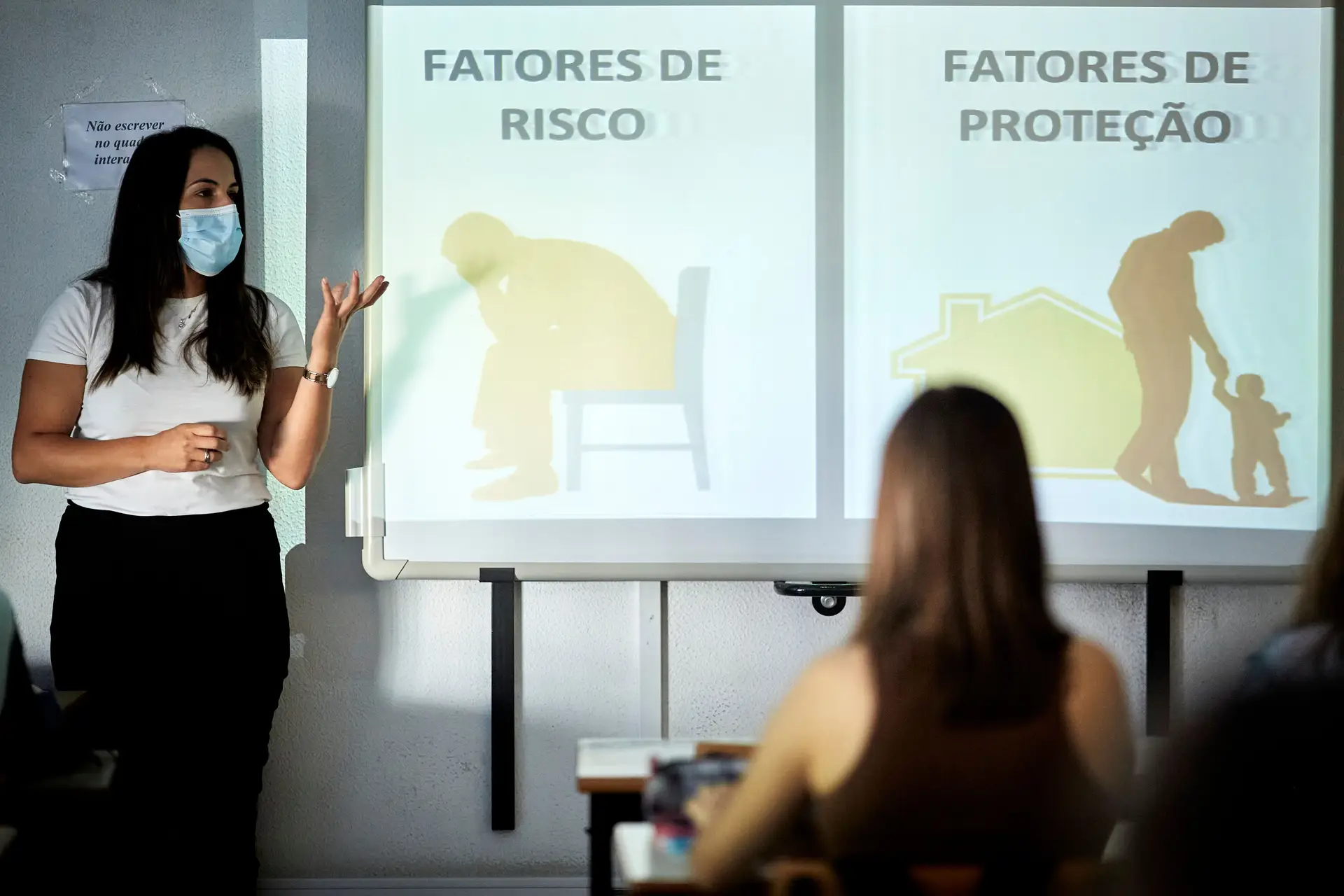 Equipa comunitária de saúde mental do Algarve numa das visitas a uma escola em Portimão, no ano passado