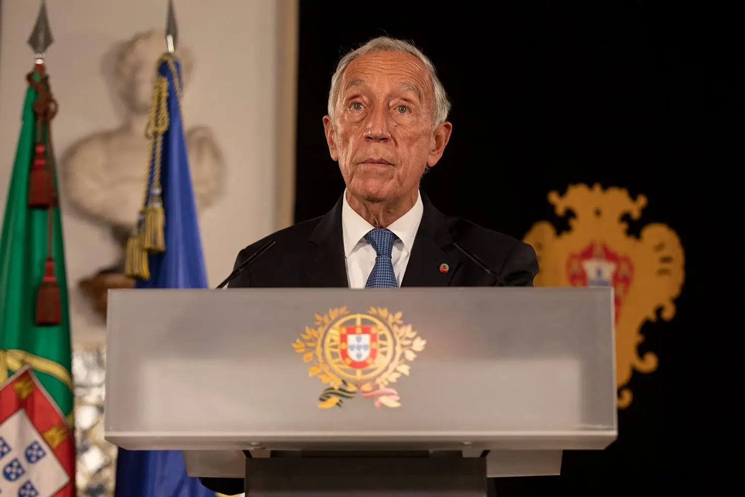 Presidente promulga extinção do SEF. Com reservas