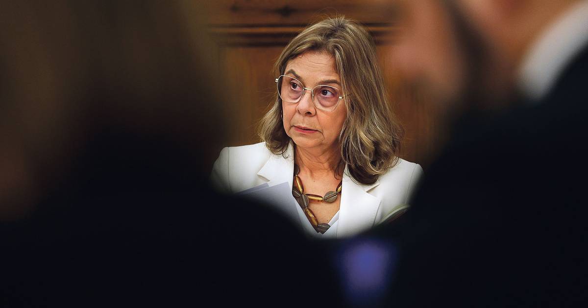 Quase 60% dos portugueses defende demissão da Ministra da Saúde, indica sondagem