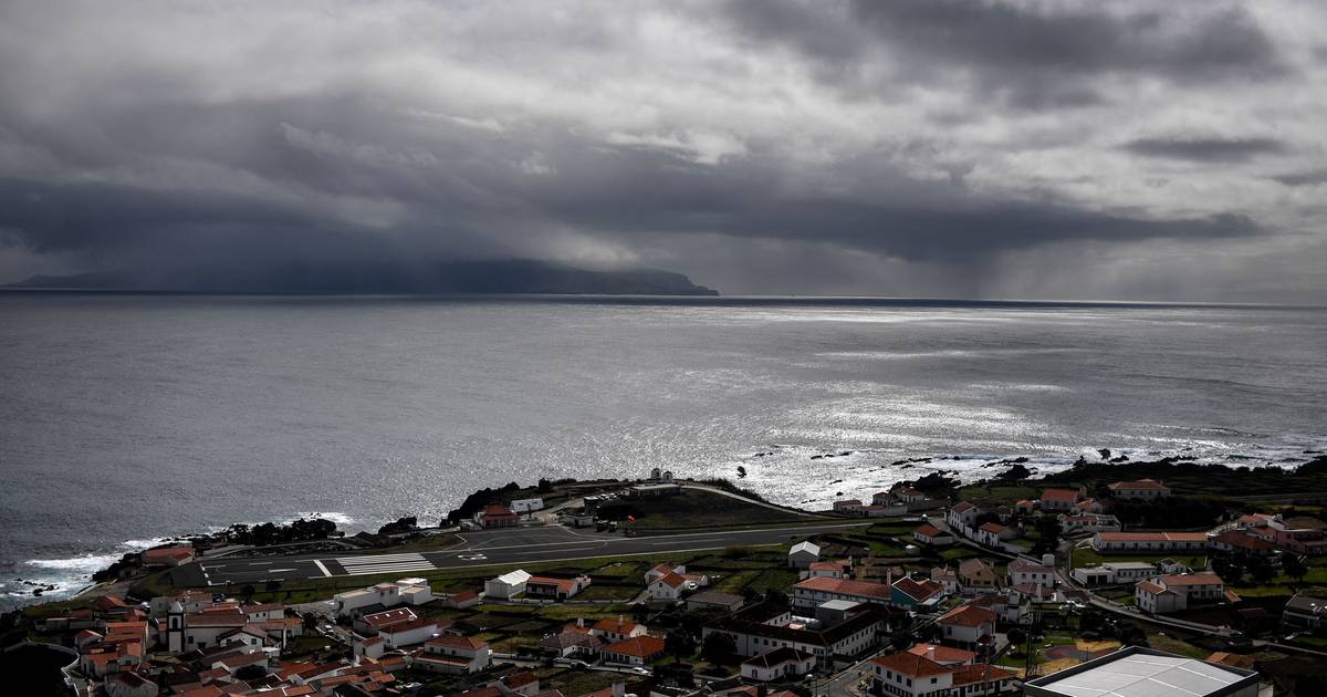 Ciclone Gabrielle: Açores sob aviso vermelho com ondas até 18 metros e vento forte
