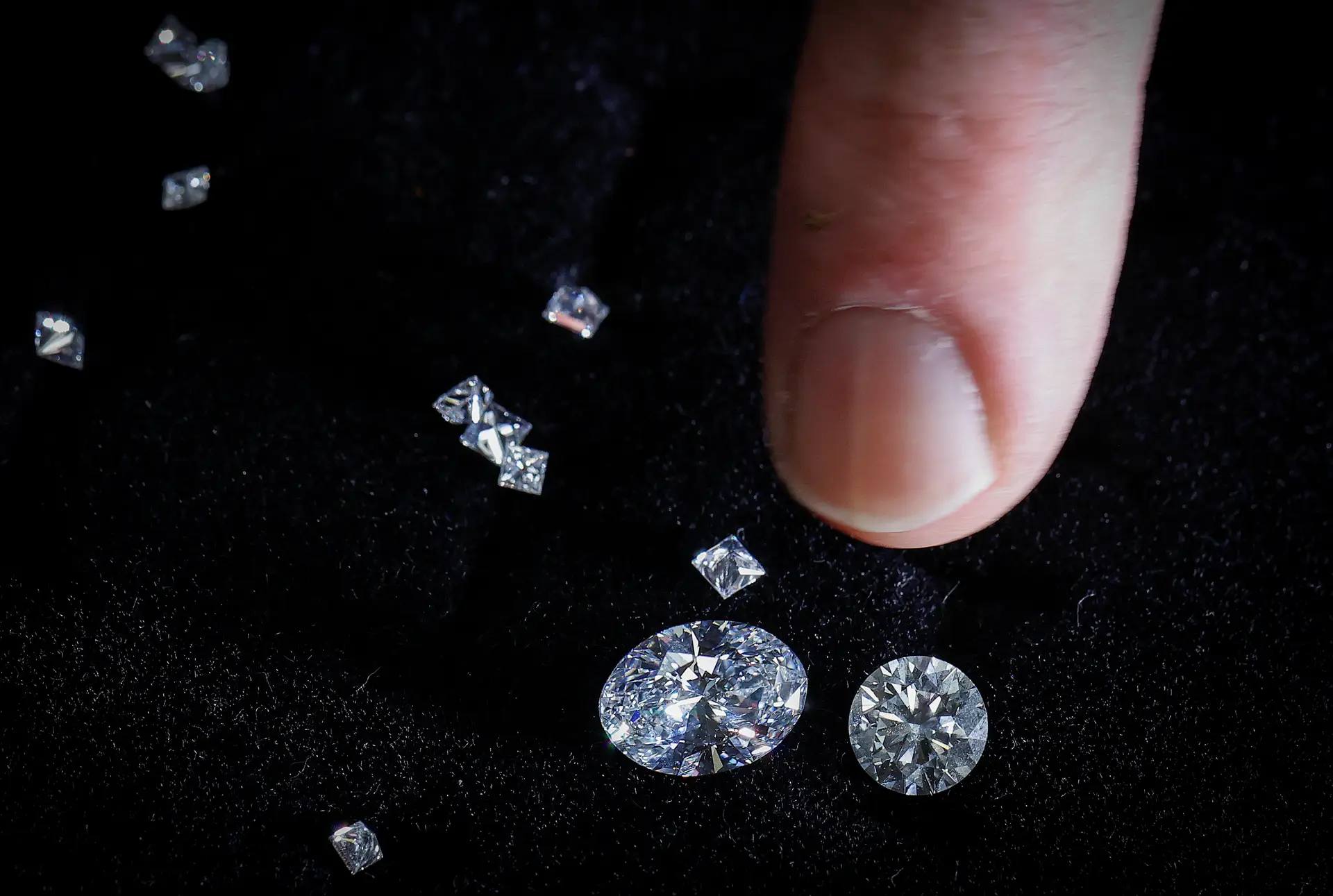 Angola arrecadou 21,7 milhões de dólares com leilão de 1206,91 quilates de diamantes