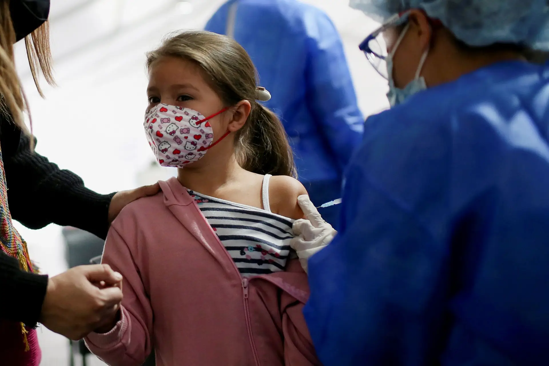 Covid-19: decisão de vacinar crianças vale a pena se reduzir confinamentos nas escolas