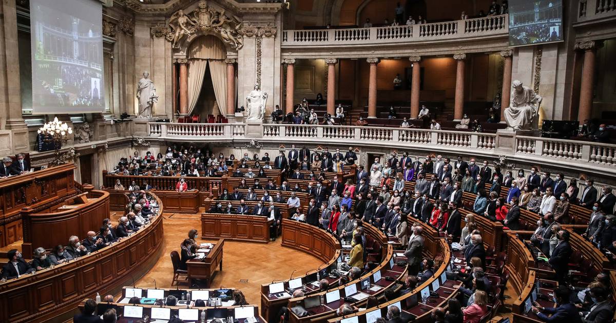 Aumentos de pensões e descidas de impostos: o que querem os partidos mudar no Orçamento do Estado?