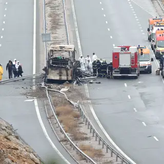 Um autocarro sem licença, 46 mortos, sete sobreviventes: uma tragédia que ainda ninguém sabe explicar