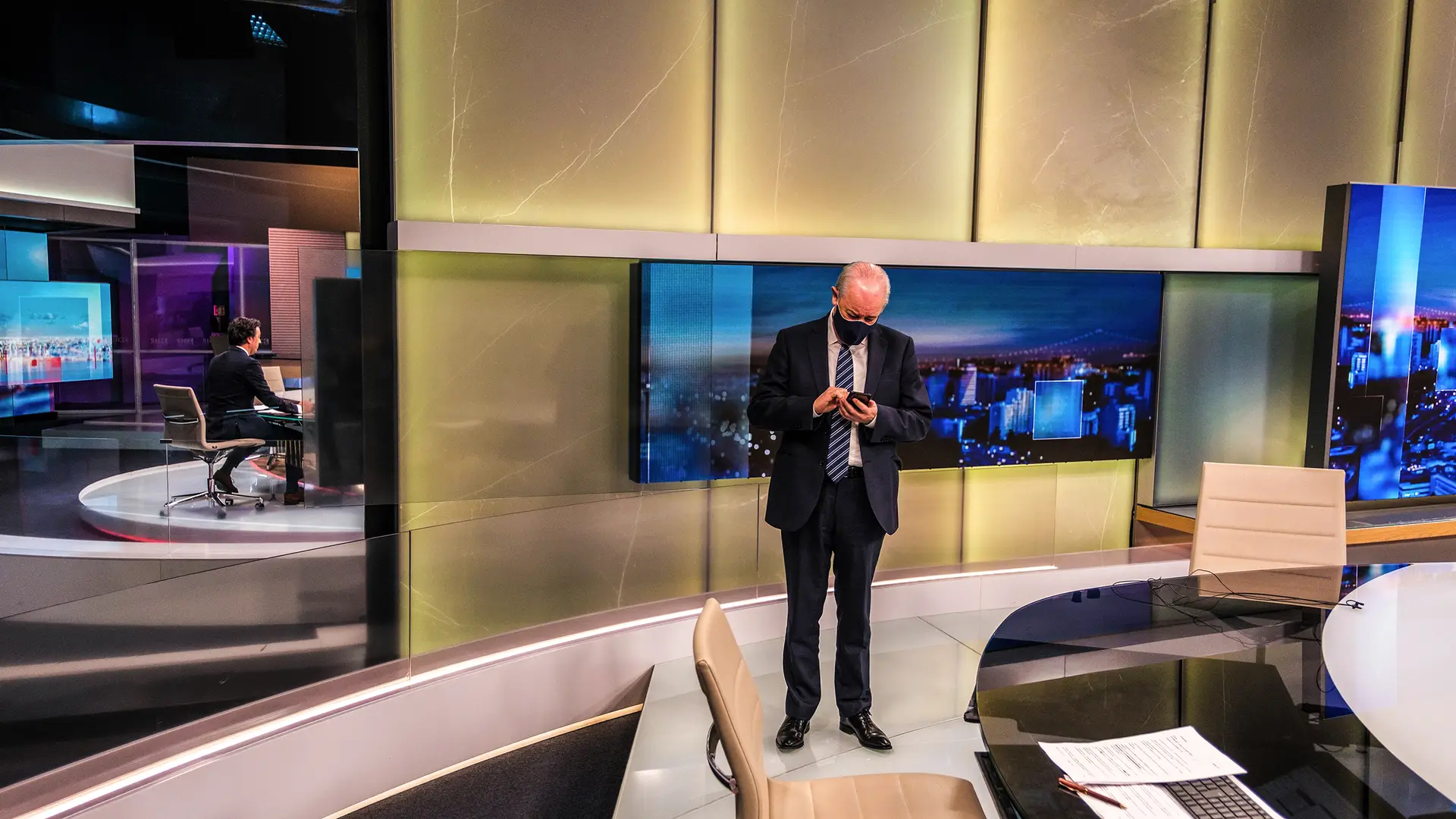 Desdobrou-se em entrevistas para falar para fora do partido. E montou uma operação interna para chegar a todos. Rio até se agarra a sondagens