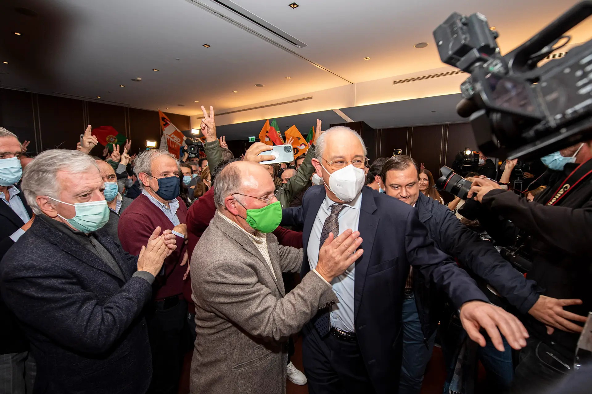 Rui Rio prepara-se para o discurso de vitória nas eleições internas do partido, num hotel no Porto