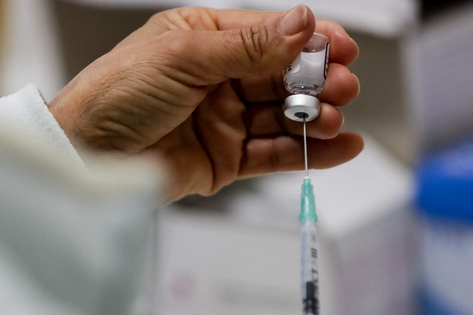 Covid-19: risco "muito raro" de miocardite e pericardite após vacinação