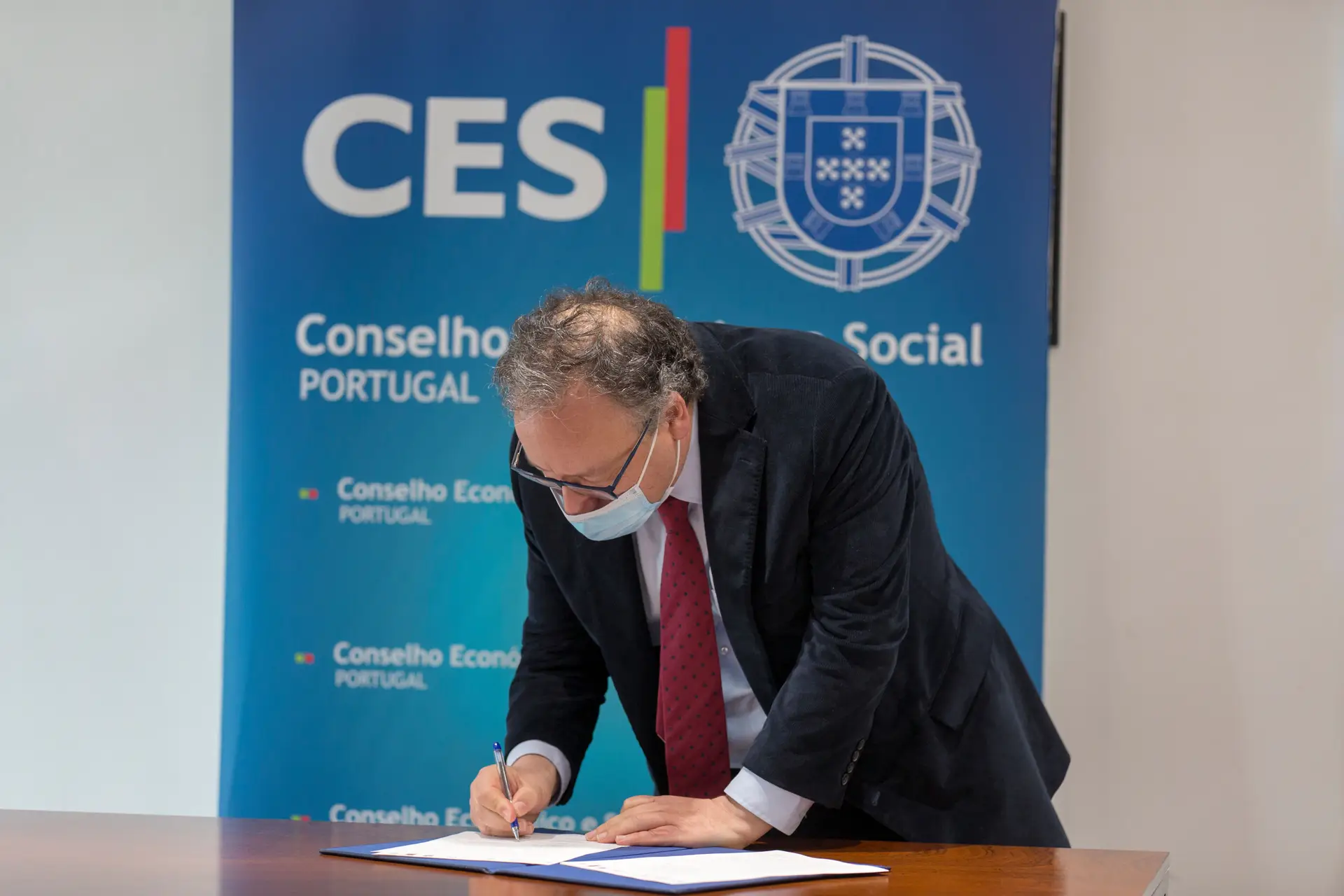 Direção do PS confia que Francisco Assis vai ser reeleito presidente do Conselho Económico e Social