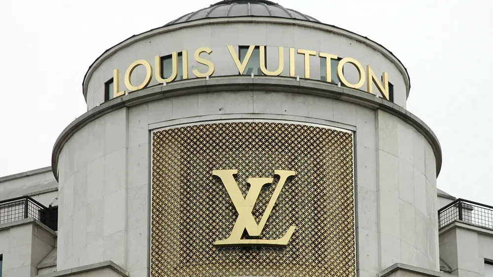 Louis Vuitton toca nos 500 mil milhões de dólares e transforma-se numa das empresas mais valiosas do mundo