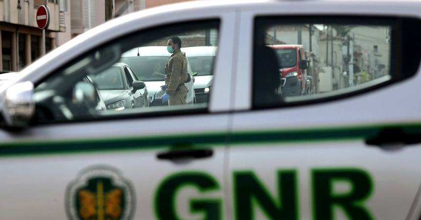 Pai tenta matar o filho com gasolina e comprimidos e confessa o crime num café