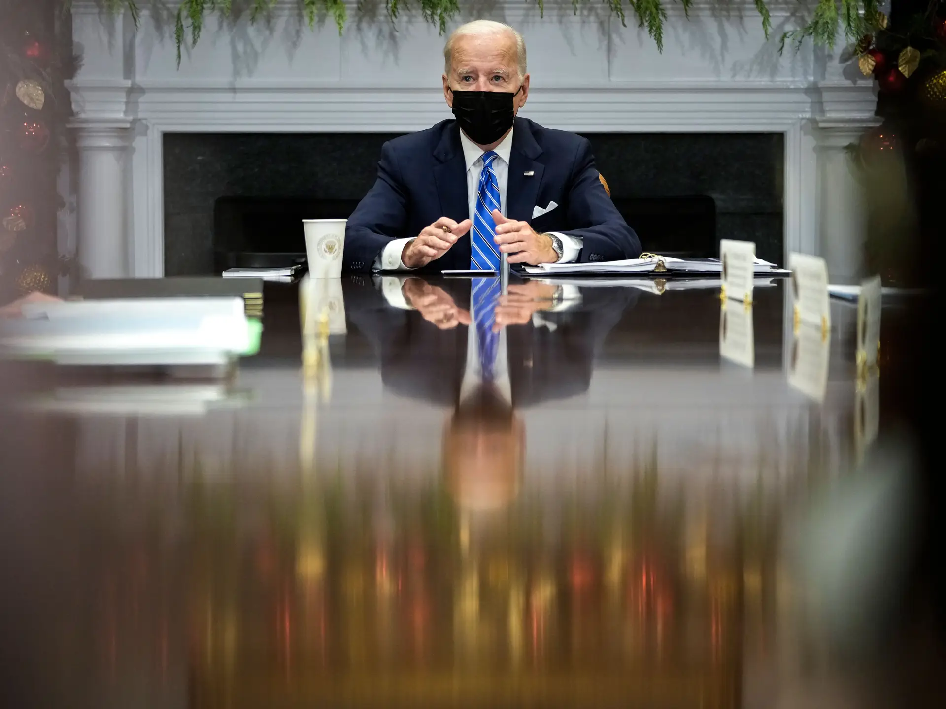 Covid-19: Biden recusa "pânico" e garante que EUA estão "preparados" para a Ómicron