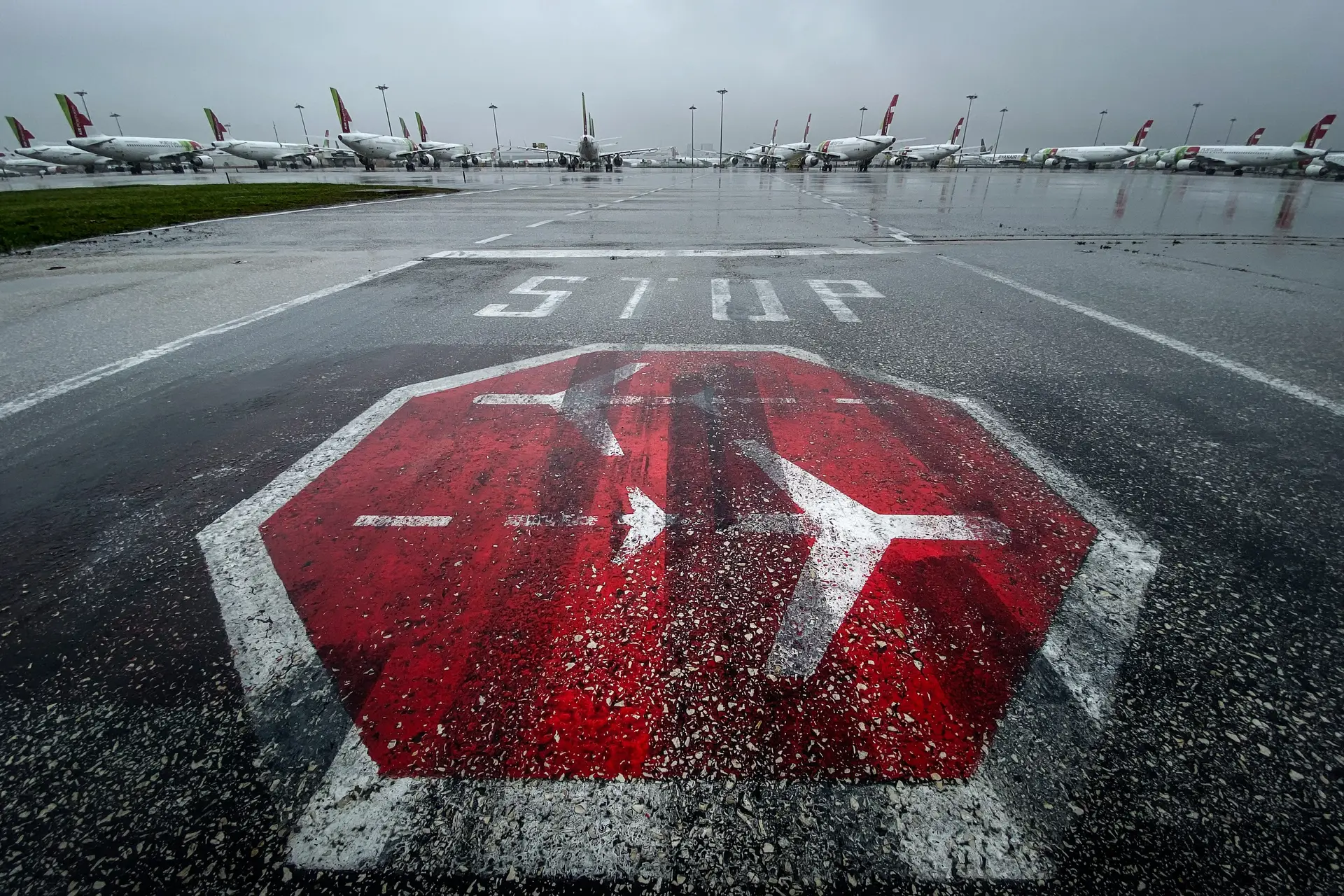 PS, AD, Chega, IL e Livre dizem "sim" à privatização da TAP, PCP e Bloco recusam (e defendem aeroporto em Alcochete)