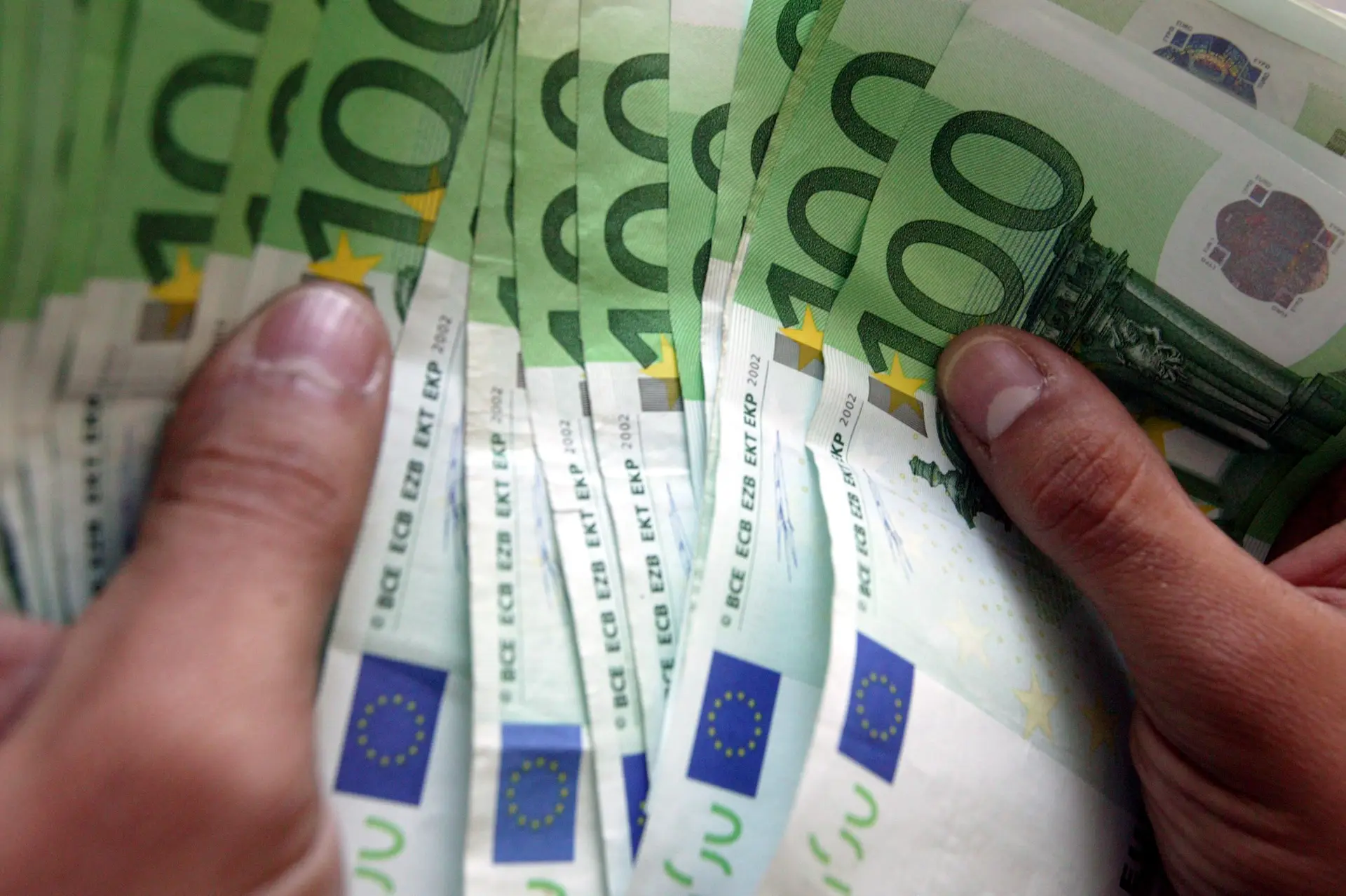 O euro digital (se vier) ainda vai demorar alguns anos e não vai tirar as notas da sua mão
