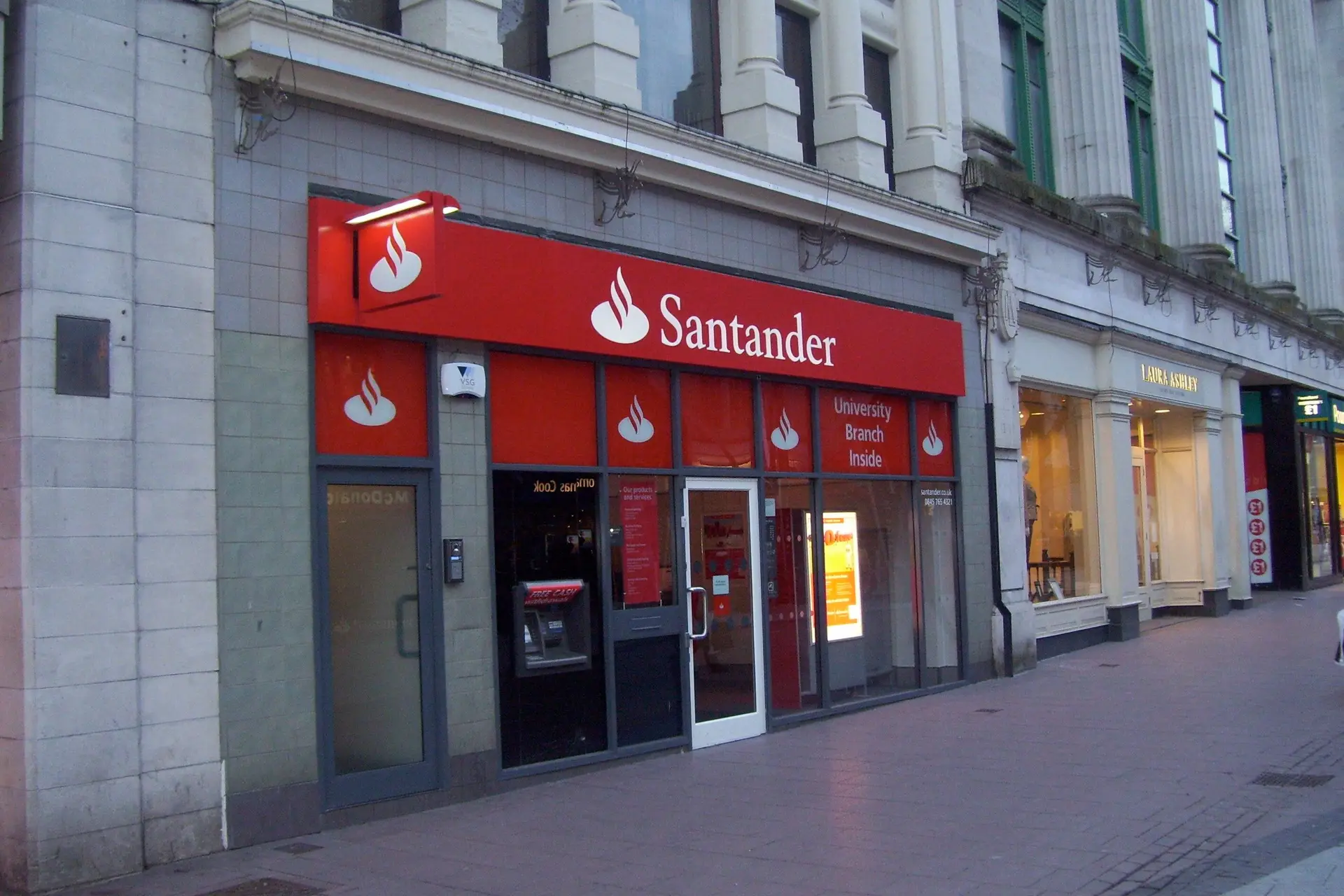 Lucro do grupo Santander cresce 18% em 2022