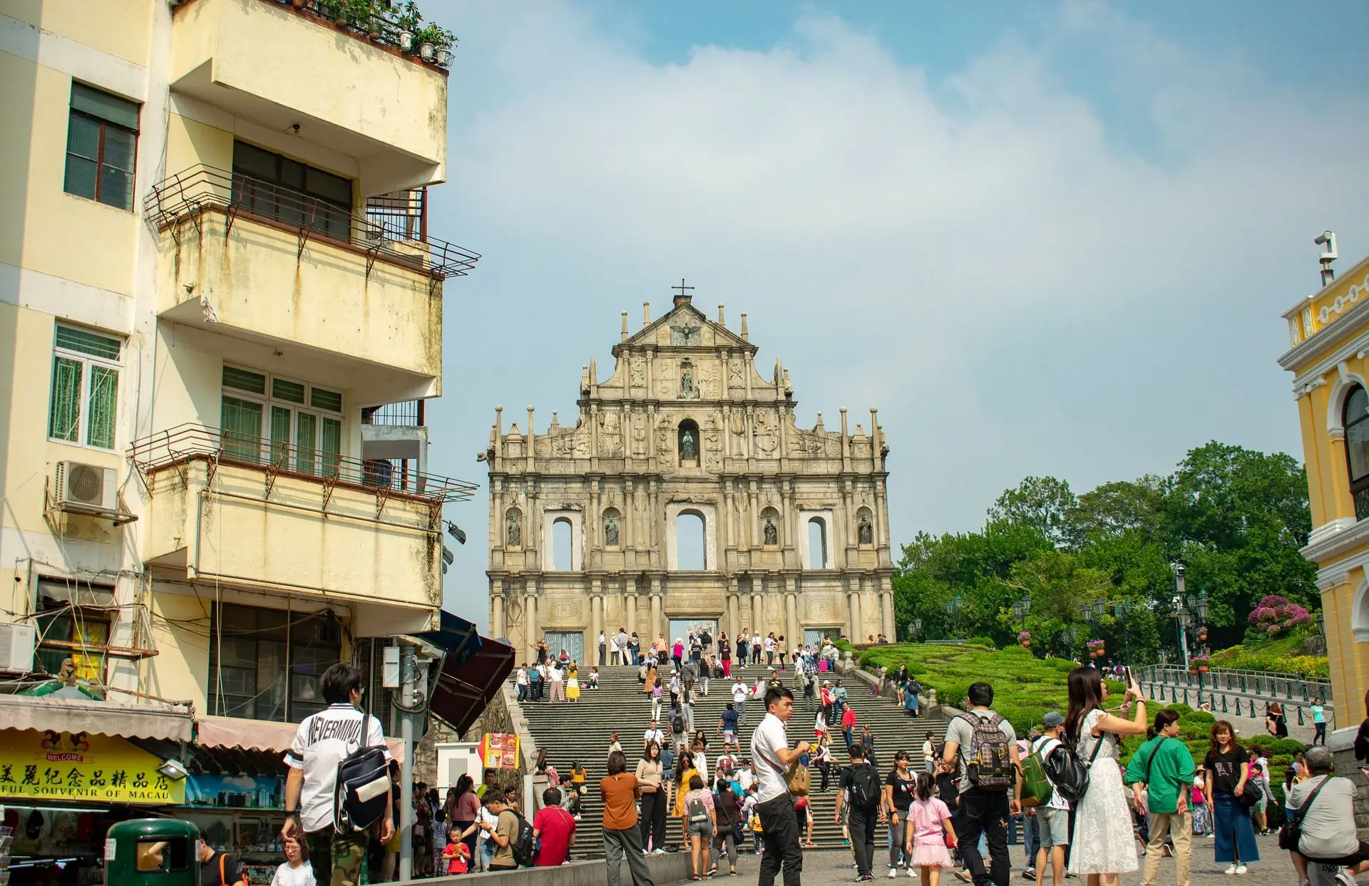 71 casos de covid deixam Macau em stresse, com escolas e comércio não essencial fechados. PIB deve cair em 2022