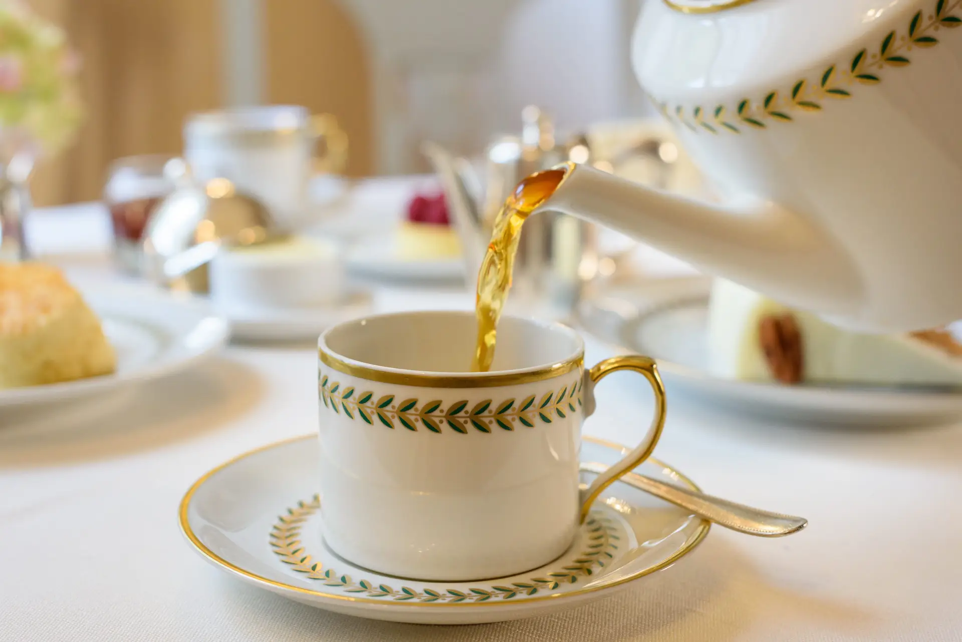 A hora do chá em 5 sugestões que incluem rainhas, scones e… vinho