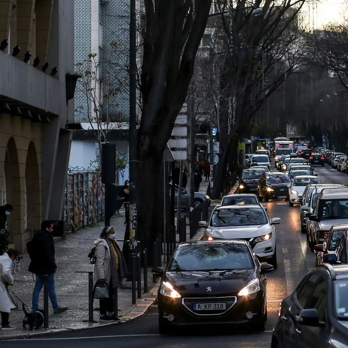 Porque estão as ruas de Lisboa e Porto cada vez mais cheias de carros?, Transportes