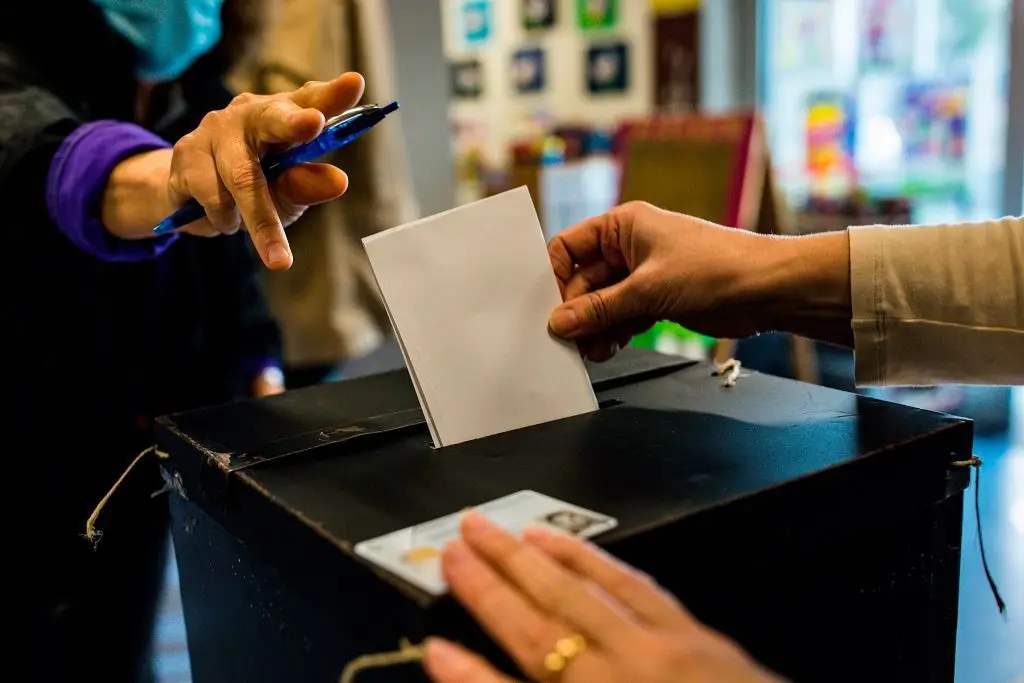 Como mudou o voto? PS pescou mais no BE, PSD perdeu para a IL (sondagem Expresso-SIC)