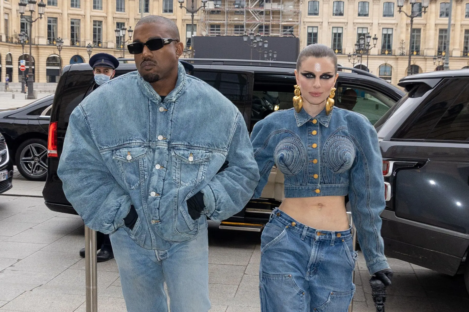 Kanye West e Julia Fox. Foto: Marc Piasecki/Getty Images